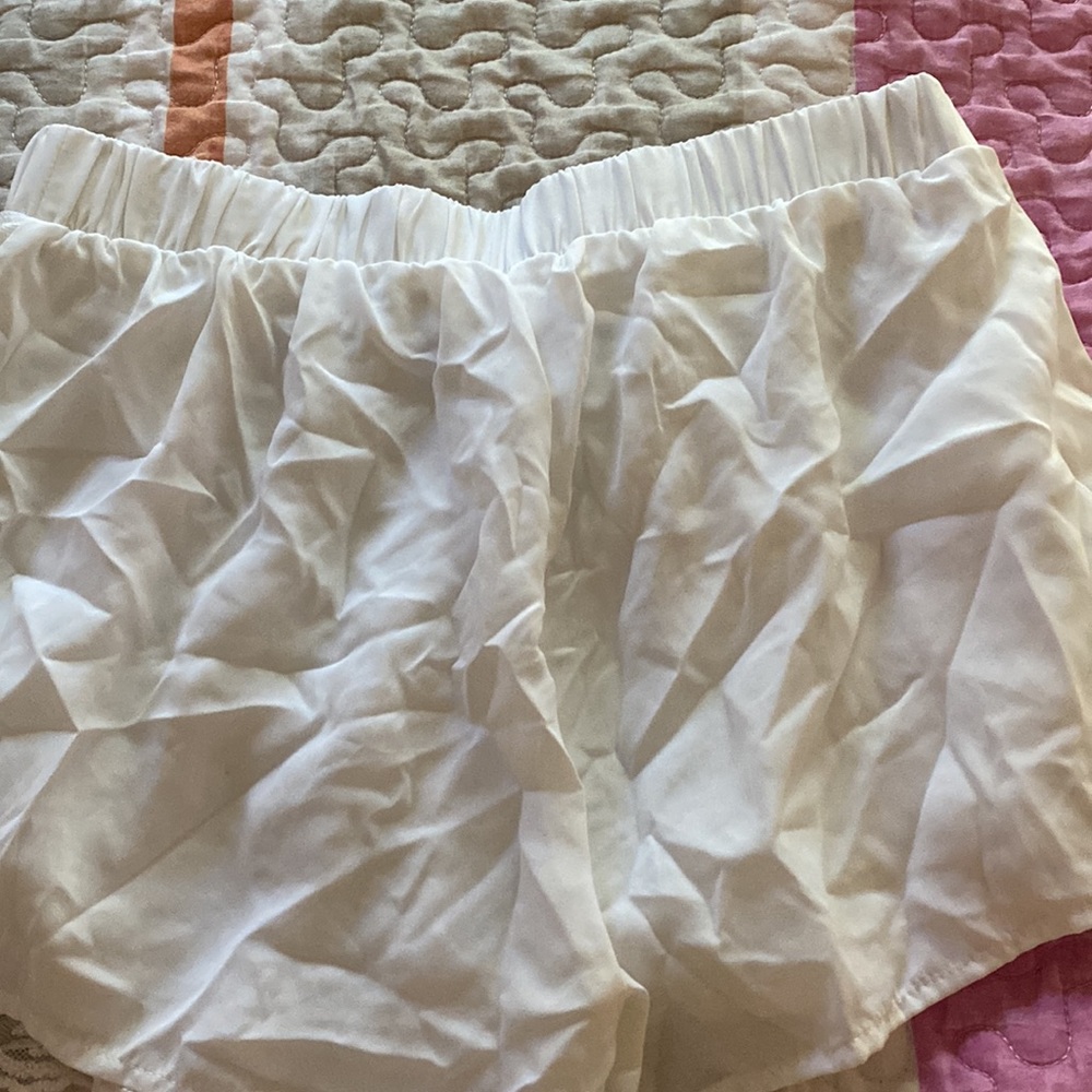 white short - Picture 3 of 4